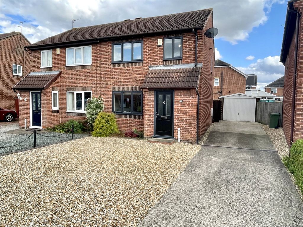 3 bed semidetached house for sale in Oakdale Road, York, North