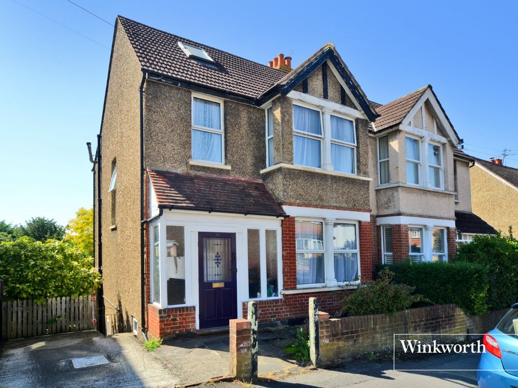 4 bed semidetached house for sale in Moreton Road, Worcester Park KT4