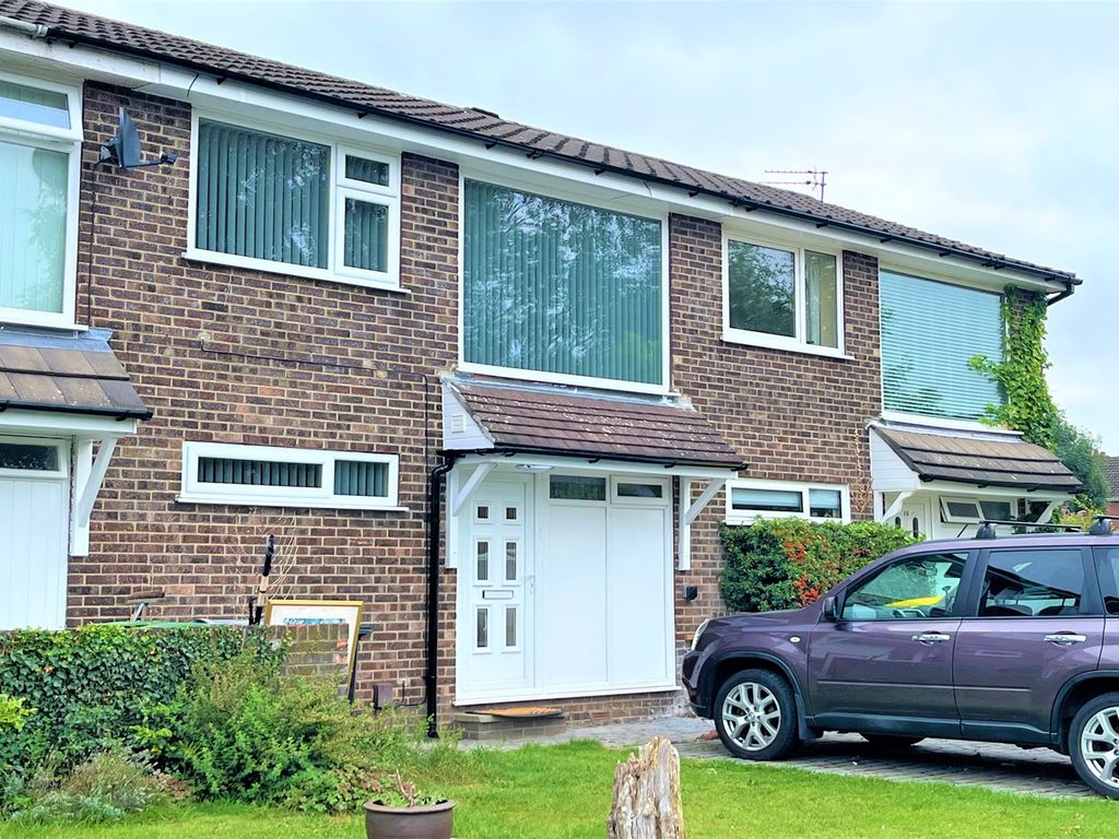 3 bed semidetached house to rent in Buckfast Close, Poynton, Stockport