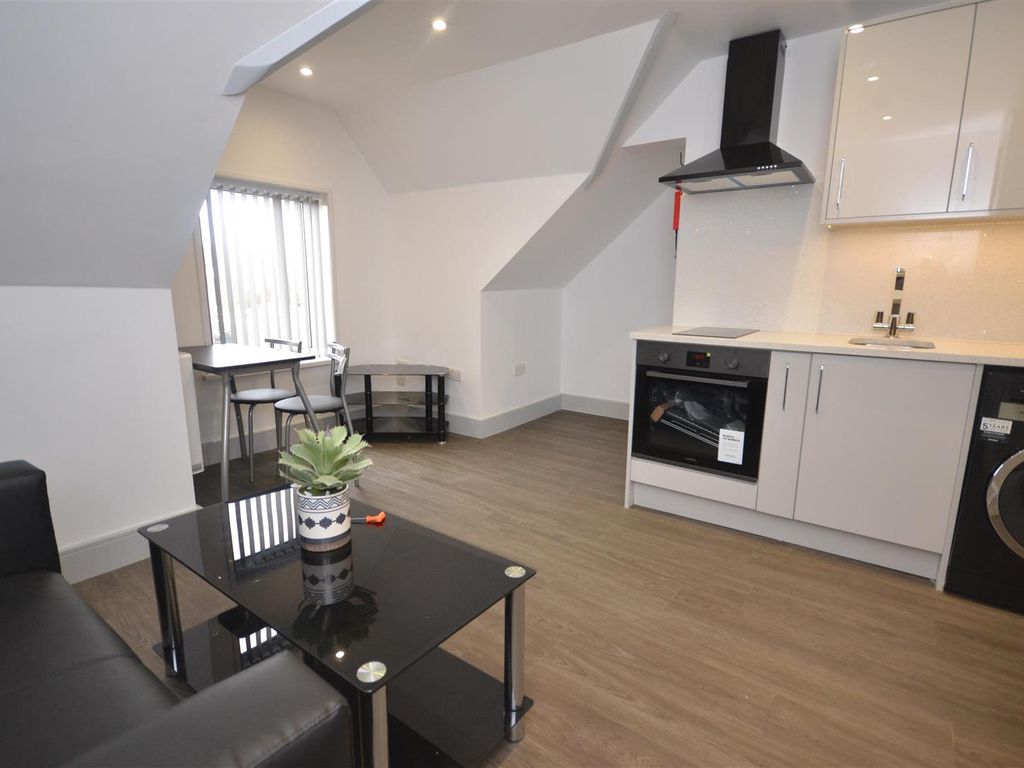 1 bed flat to rent in Whitley Street, Reading RG2, £900 pcm Zoopla