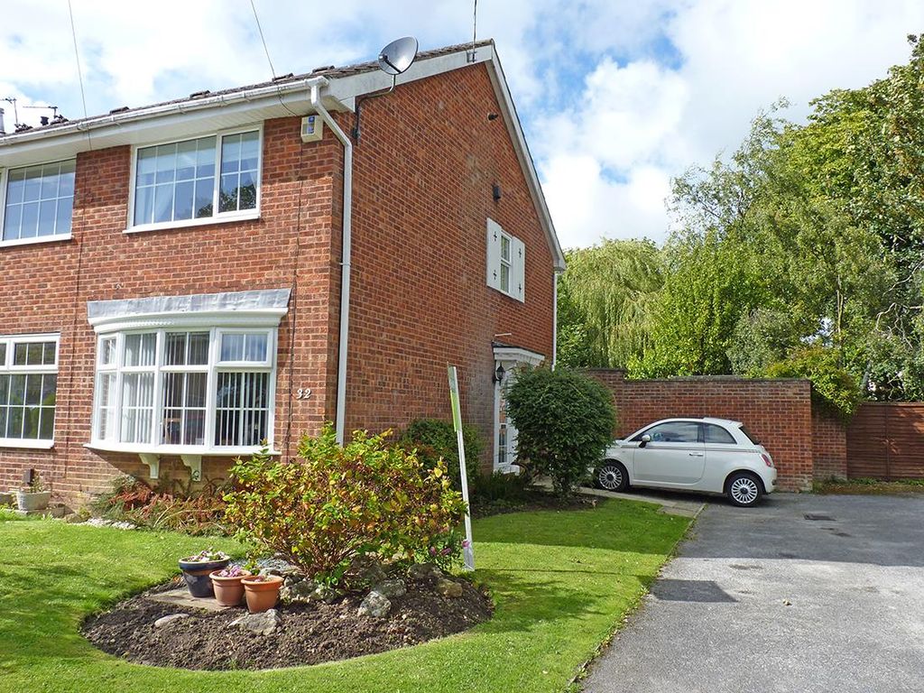 2 bed town house to rent in Millfield Glade, Harrogate HG2, £925 pcm