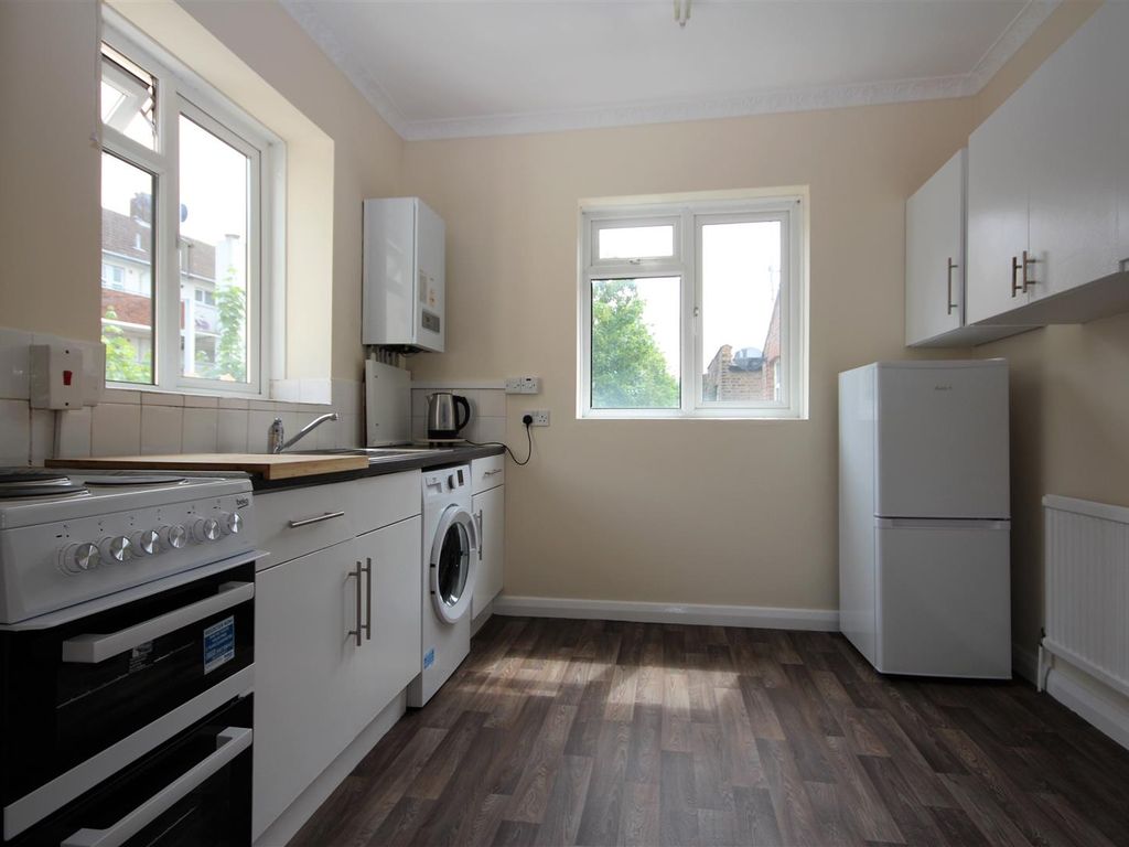 2 bed flat to rent in Goodson Road, Harlesden NW10 Zoopla