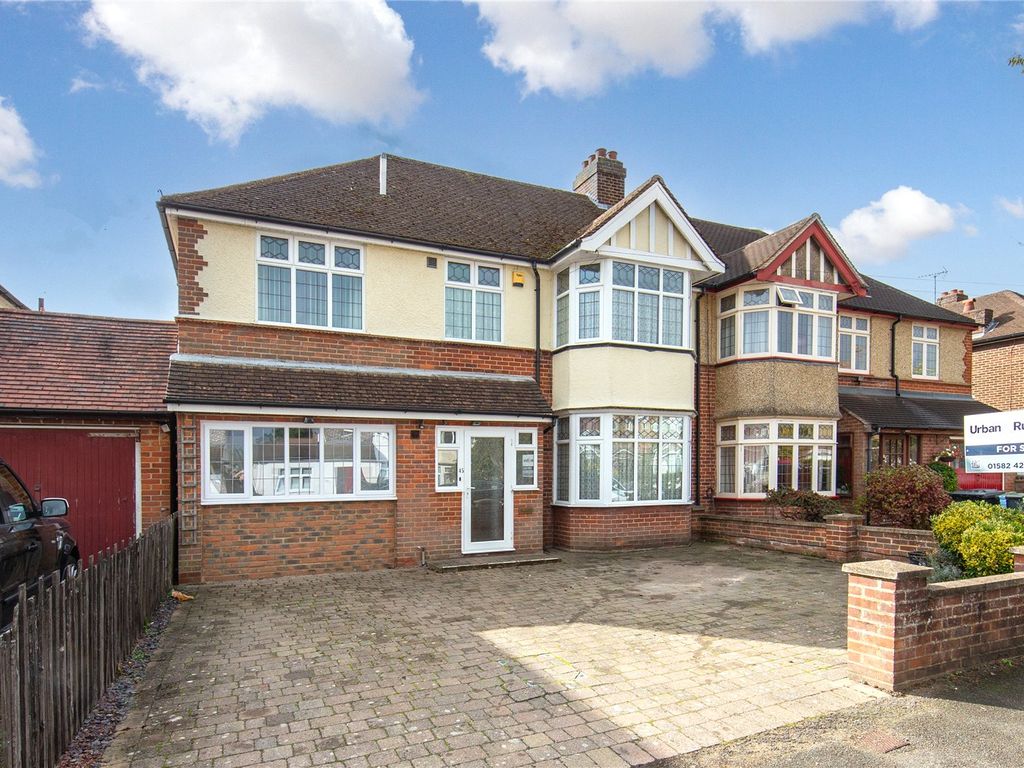 St Martins Avenue, Luton, Bedfordshire LU2  