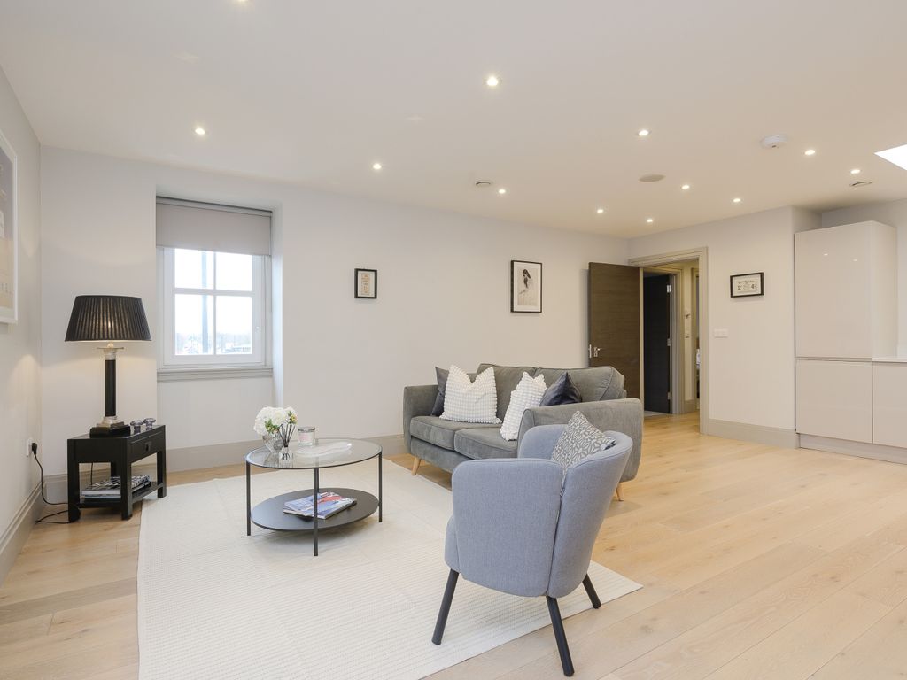 2 bed flat for sale in Morden Road, Wimbledon, London SW19, £500,000