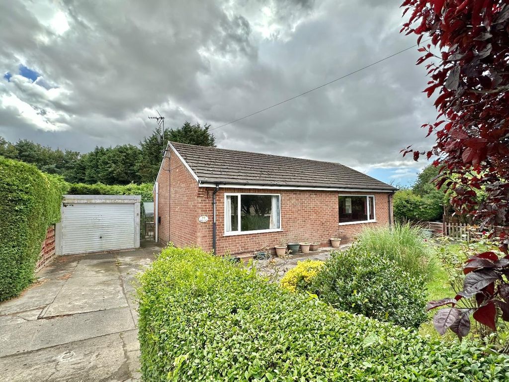 2 bed detached bungalow for sale in Thirsk Road, Easingwold, York YO61