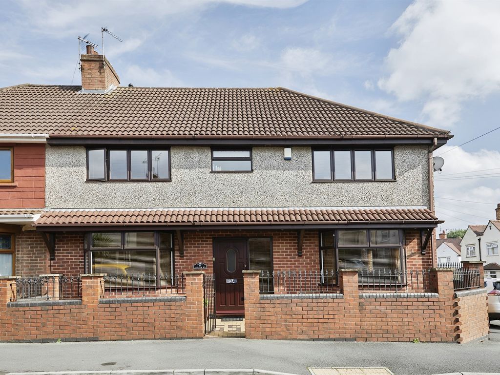 5 bed semidetached house for sale in Fairfax Road, New Normanton