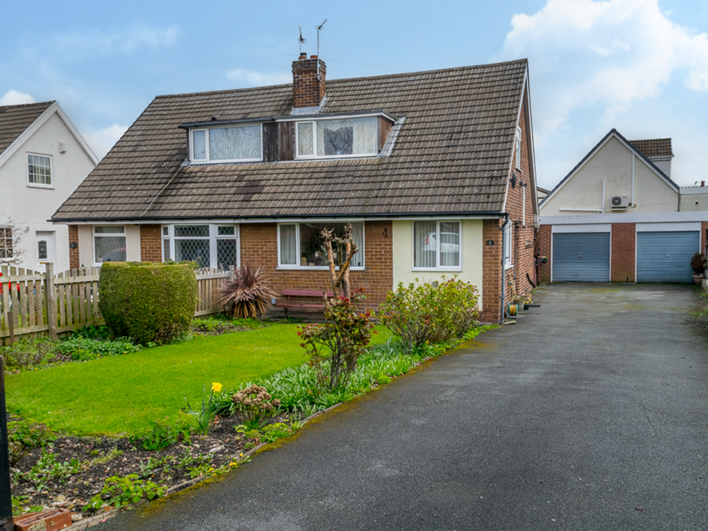 4 bed semidetached bungalow for sale in Westcroft Drive, Ossett WF5