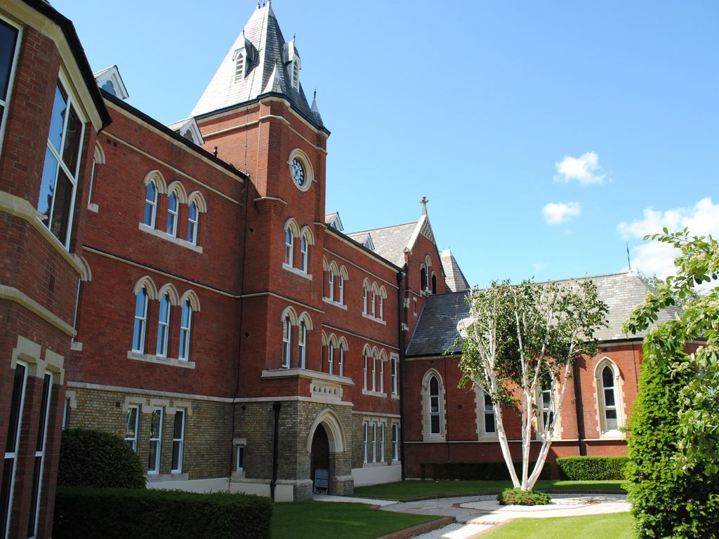 2 bed flat to rent in Farnborough Road, Farnborough GU14 Zoopla