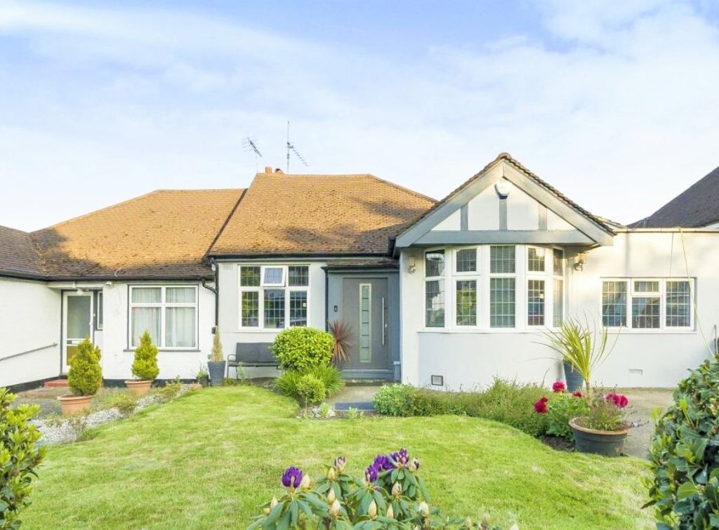 3 bed semidetached bungalow for sale in Russell Lane, Whetstone N20, £