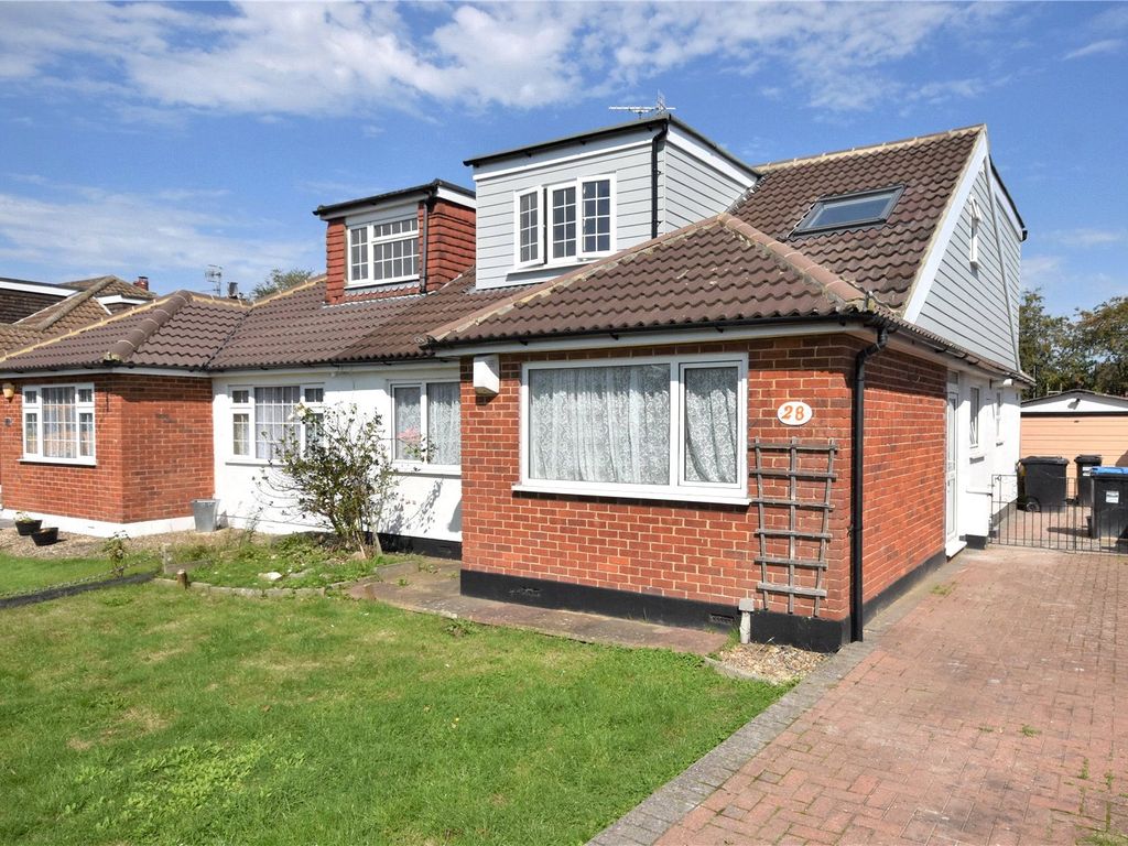 5 bed semidetached house to rent in Smallfield, Horley, Surrey RH6, £