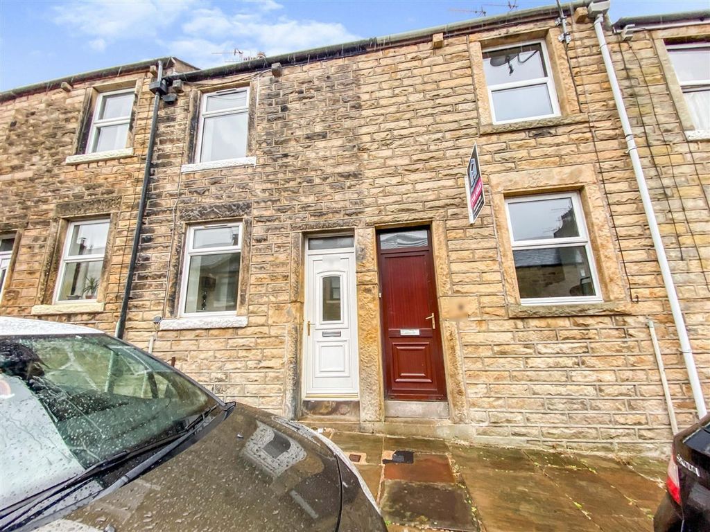 2 bed terraced house to rent in Dundee Street, Lancaster LA1, £700 pcm