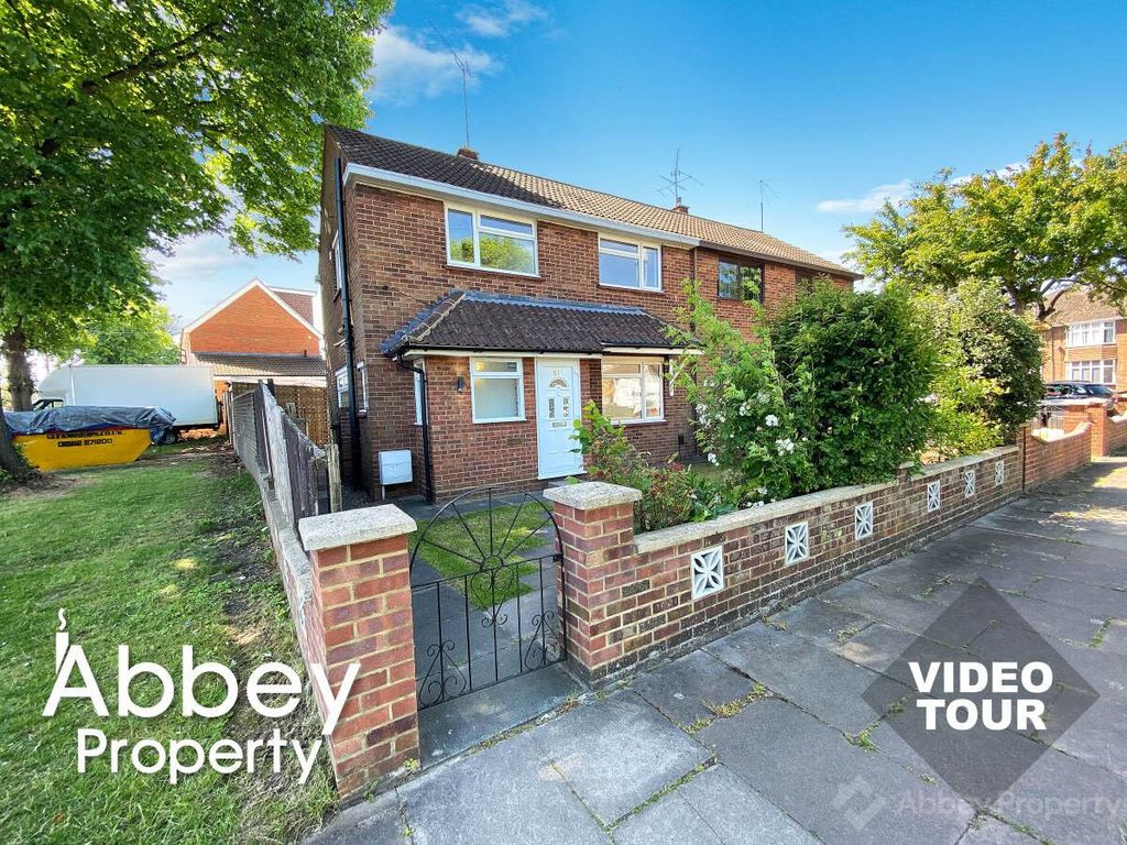 3 bed end terrace house to rent in Oakley Road, Leagrave, Luton LU4, £1,600 pcm Zoopla
