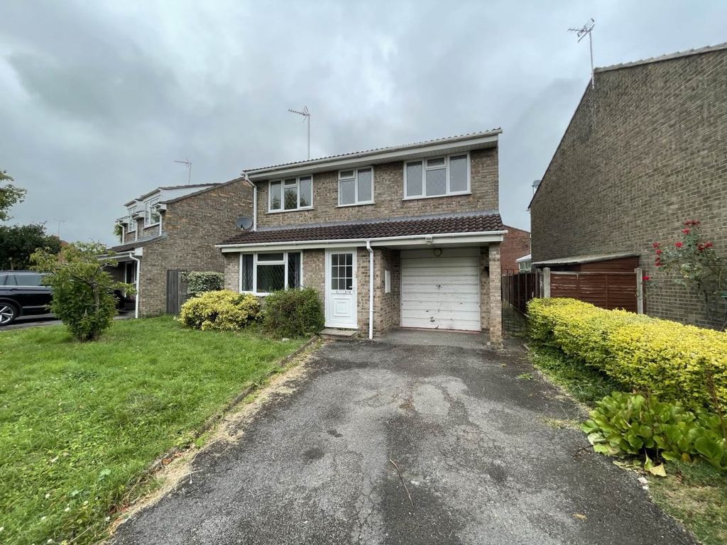 4 bed detached house to rent in Jenner Close, Chipping Sodbury, South
