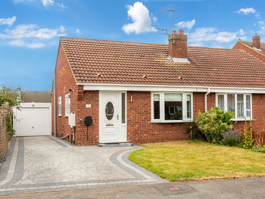 3 bed semidetached bungalow for sale in Almond Close, Thorpe