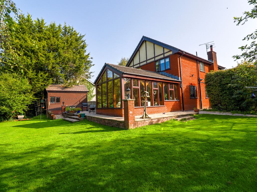 6 bed detached house for sale in Garstang Road, Barton, Preston PR3, £