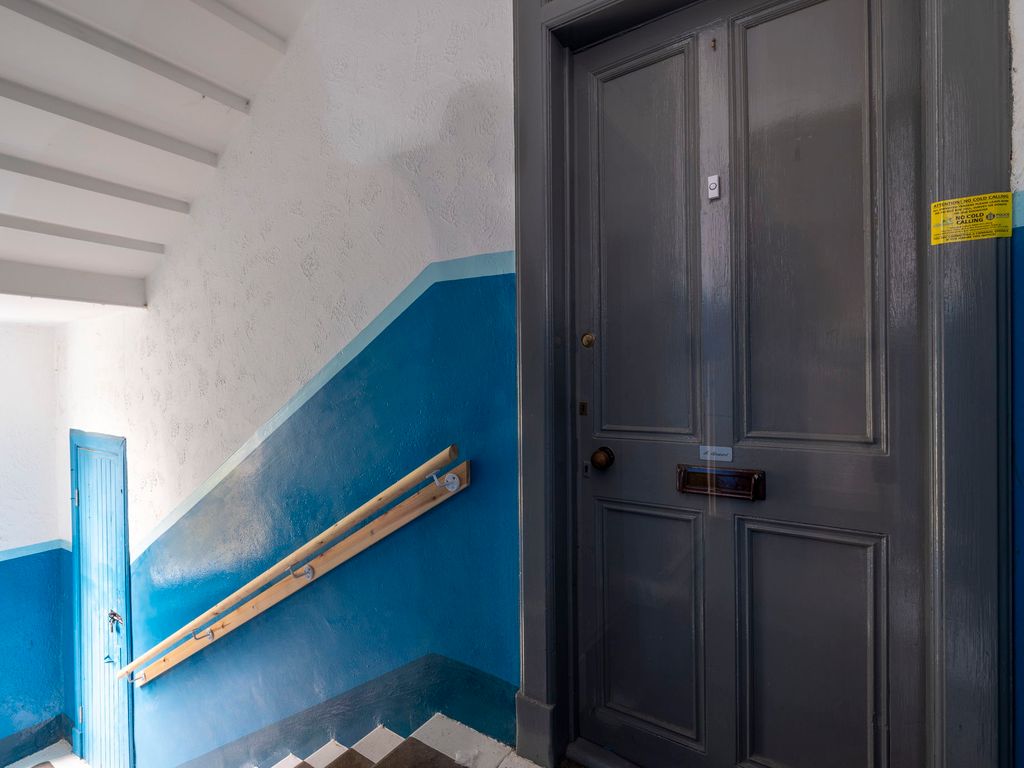 2 bed flat for sale in Paisley Road, Glasgow G78, £89,950 Zoopla