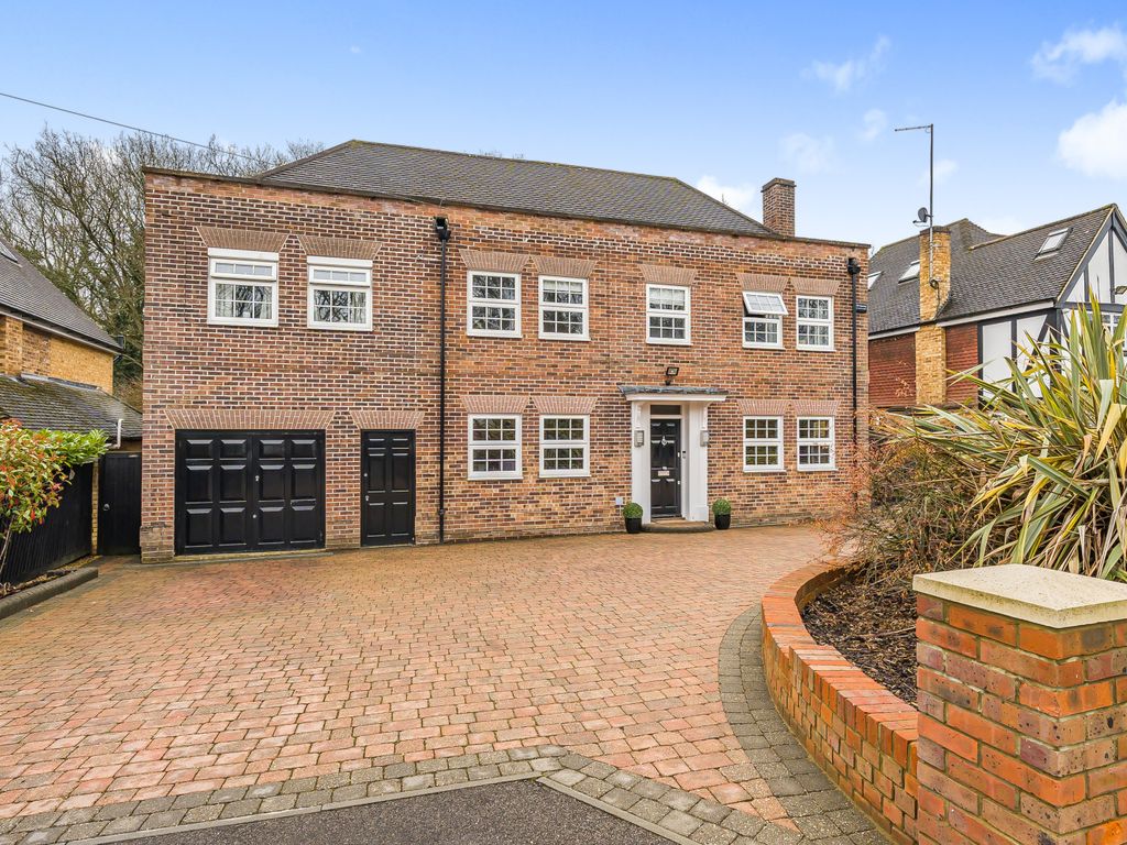 5 bed detached house for sale in Howards Wood Drive, Gerrards Cross