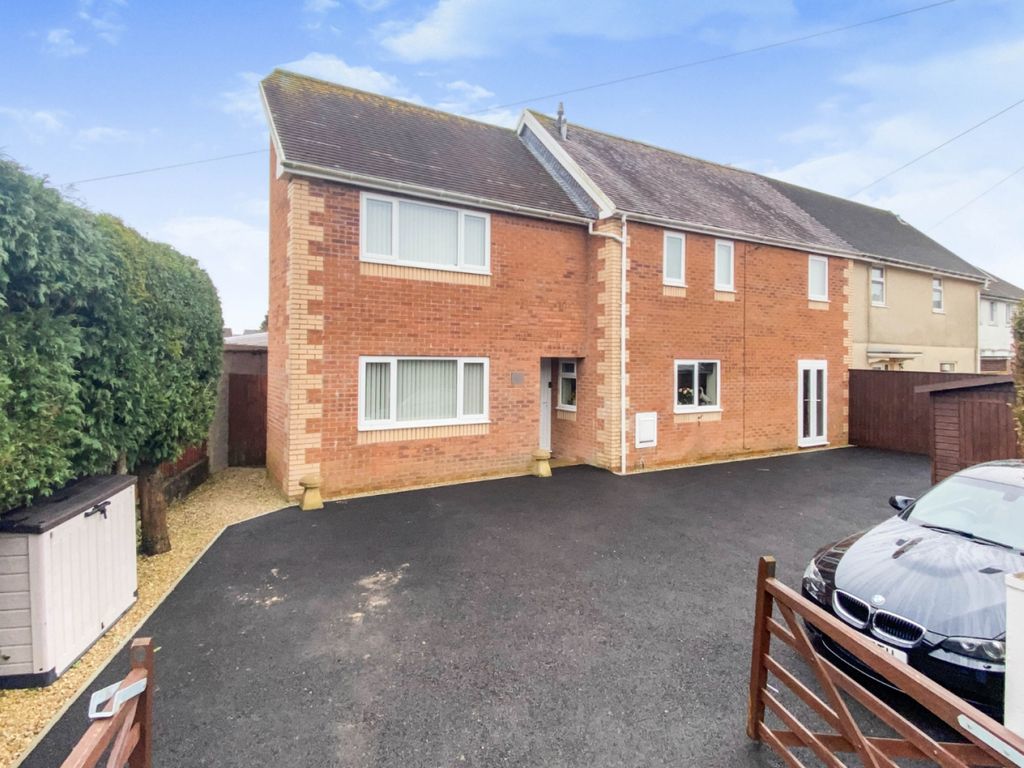 4 bed semidetached house for sale in Bryn Pobydd, Pencoed, Bridgend