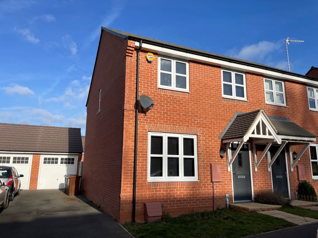 3 bed semidetached house for sale in Highwayman Close, Boughton