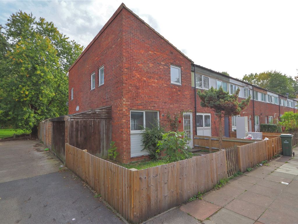 4 bed end terrace house for sale in Lamberts Croft, Greenleys, Milton