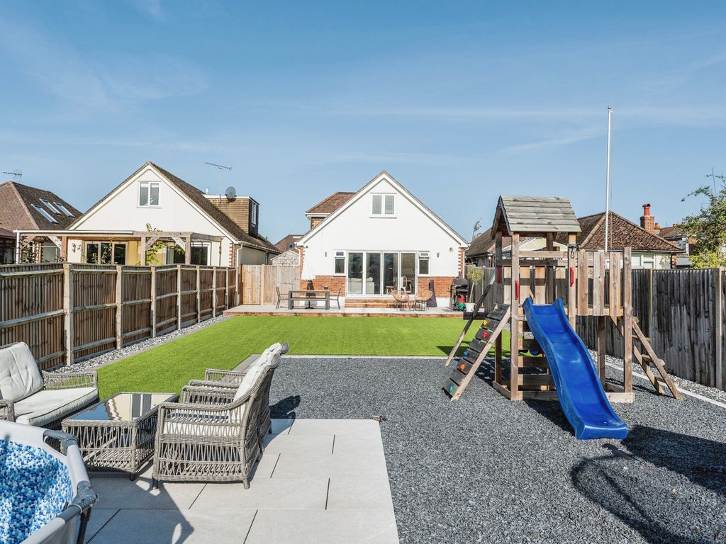 6 bed bungalow for sale in Milverton Road, Eling, Southampton