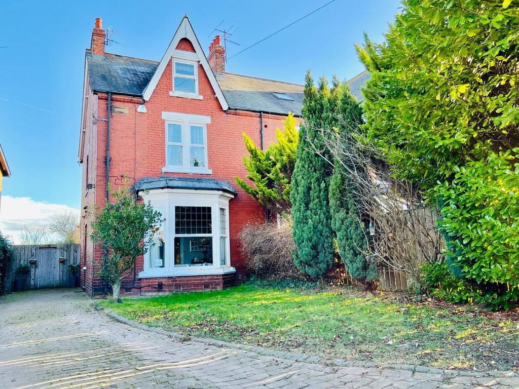 5 bed semidetached house for sale in Thornfield Road, Middlesbrough