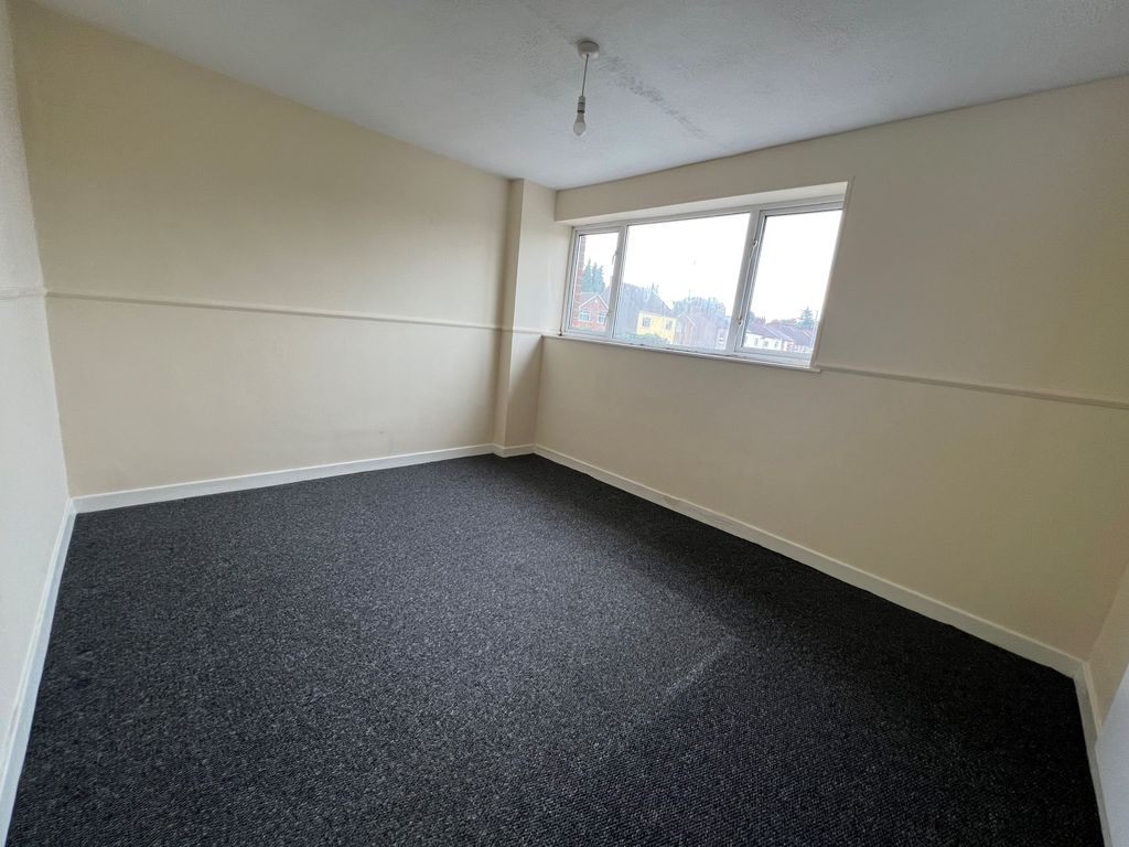2 bed flat to rent in Trafford Drive, Nuneaton, Nuneaton CV10, £550 pcm
