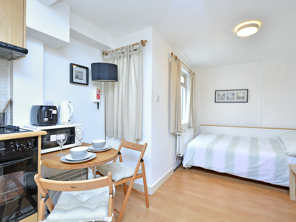 1 bed flat to rent in Leinster Gardens, London W2, £1,250 pcm Zoopla