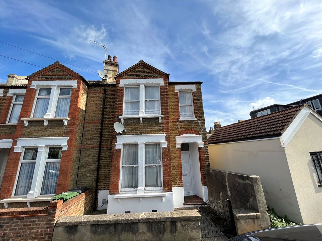 3 bed detached house for sale in Nyon Grove, Catford, London SE6 Zoopla