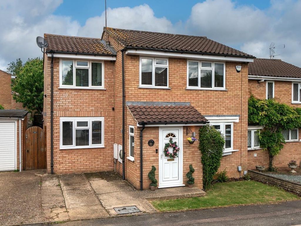 3 bed semidetached house for sale in Berkeley Square, Hemel Hempstead