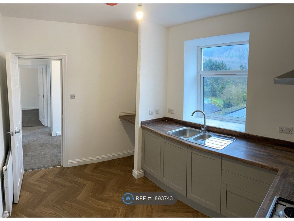 2 bed flat to rent in Bute Street, Treherbert, Treorchy CF42, £525 pcm