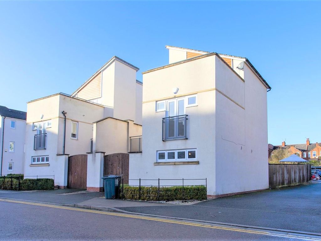 3 bed detached house for sale in Watkin Road, Freemans Meadow