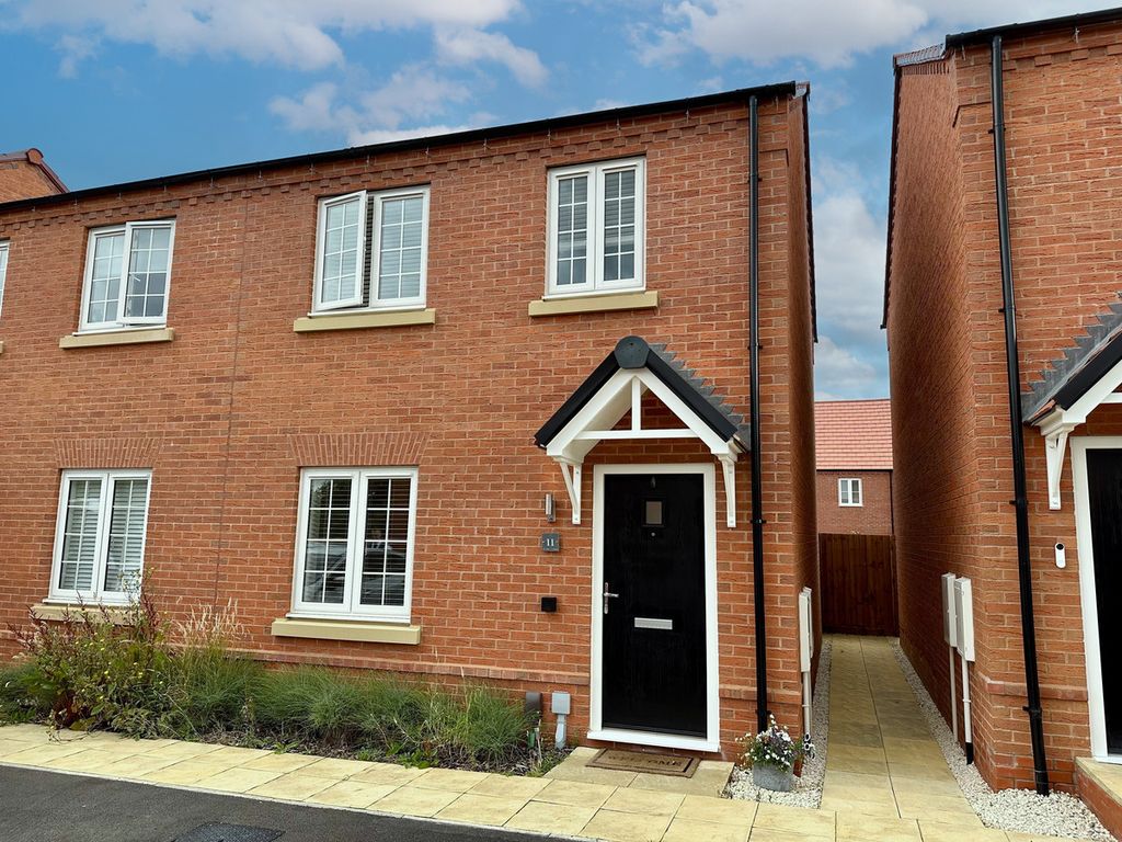 3 bed semidetached house for sale in Bearings Close, Northampton NN5