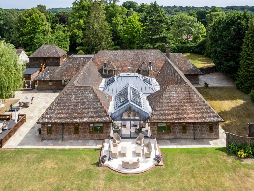 7 bed detached house for sale in The Approach, Dormans Park RH19, £