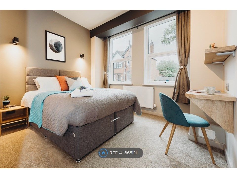 2 bed flat to rent in Watling Street, Two Gates, Tamworth B77, £1,495