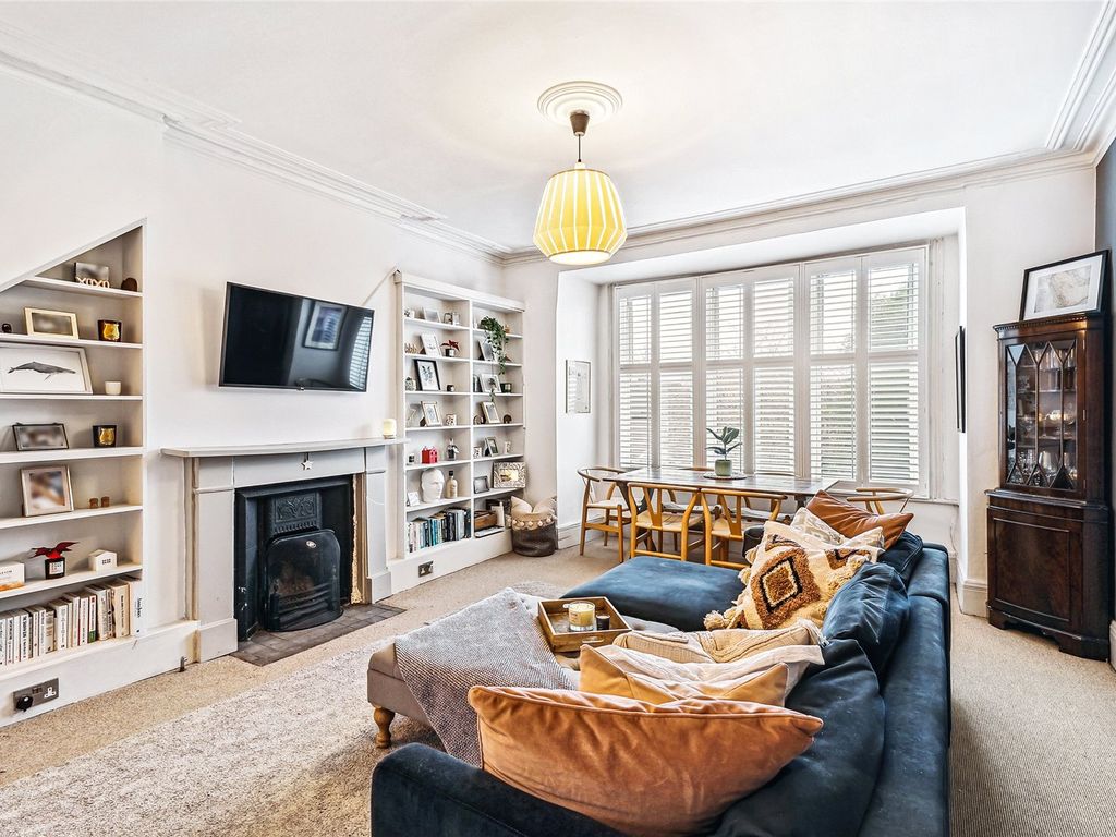 2 bed flat for sale in Babington Road, Streatham Vale SW16, £450,000