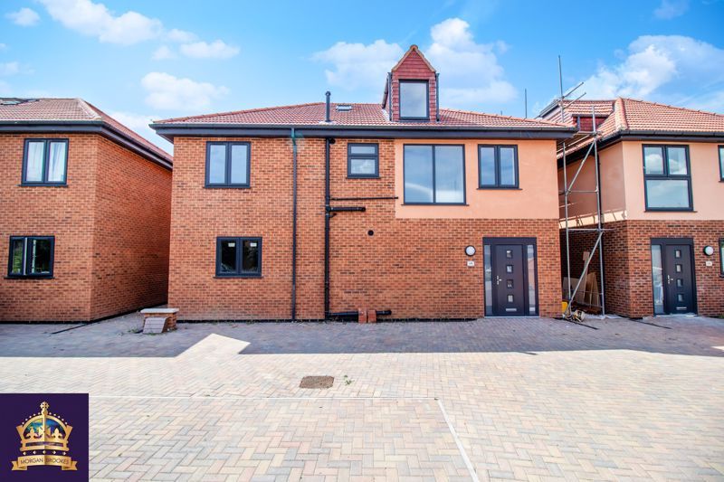 New home, 5 bed detached house for sale in Station Approach, Canvey