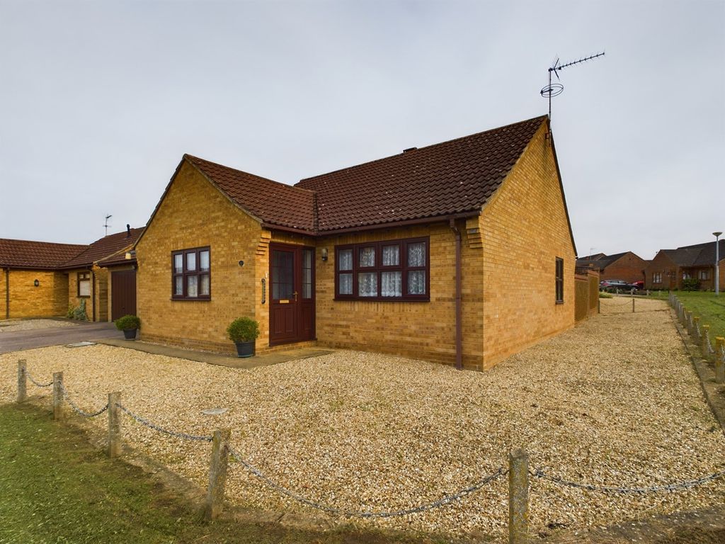 2 bed detached bungalow for sale in Kew Road, Downham Market PE38, £