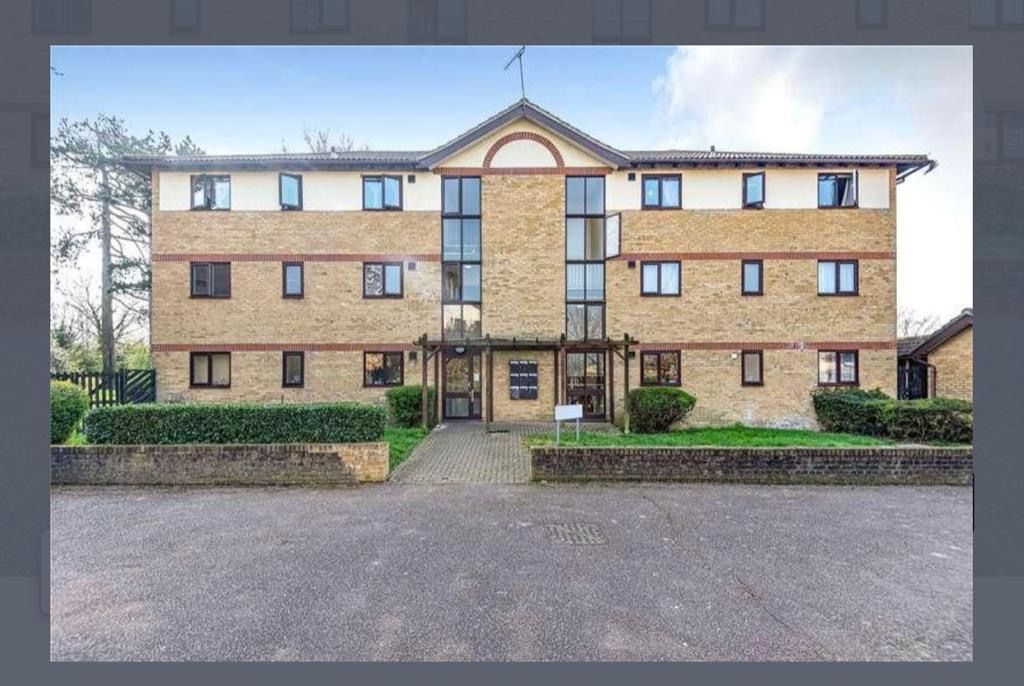 2 bed flat to rent in Missenden House, Chenies Way, Watford, Hertfordshire WD18 Zoopla
