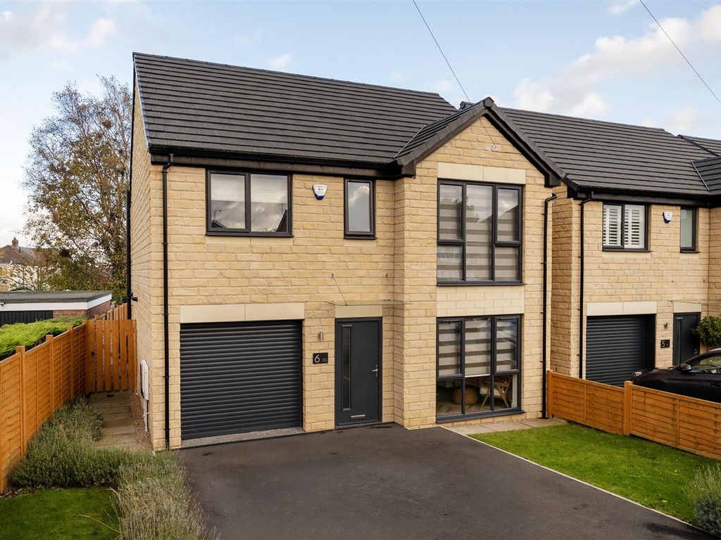 4 bed detached house for sale in Barnes Gardens, On Barnes Lane