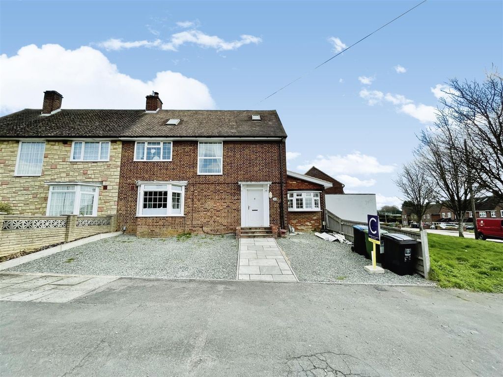 4 bed semidetached house for sale in Hobbs Hill Road, Hemel Hempstead