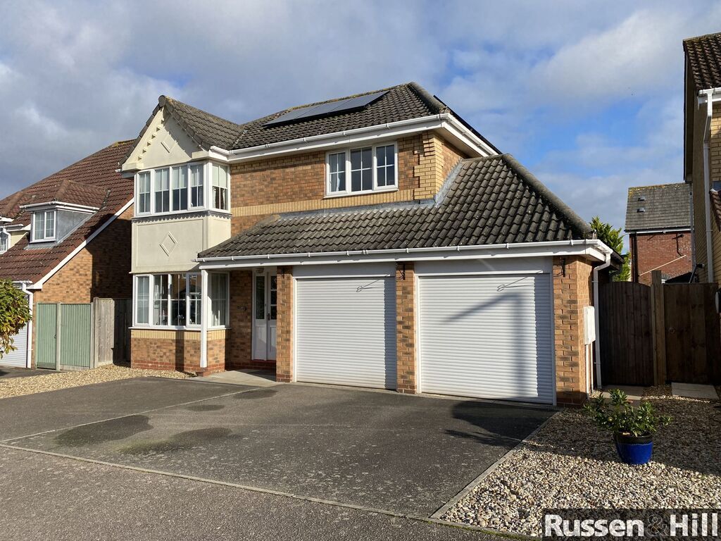 4 bed detached house for sale in Peakwell Close, Taverham, Norwich NR8