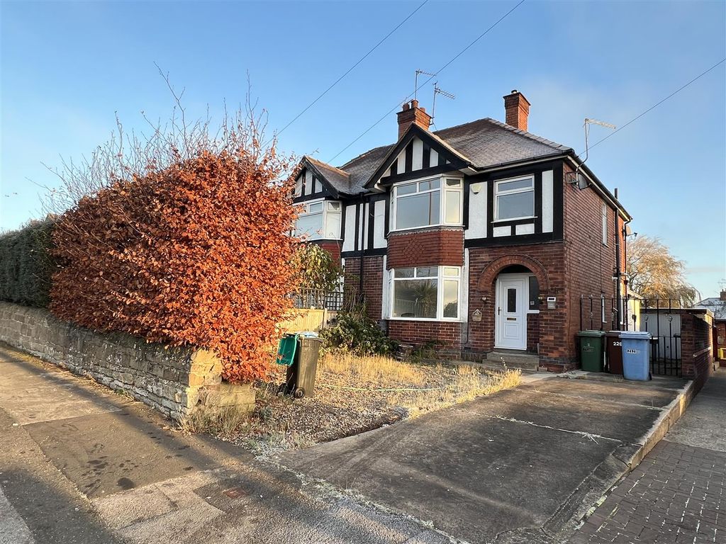 3 bed semidetached house to rent in Chesterfield Road North, Mansfield