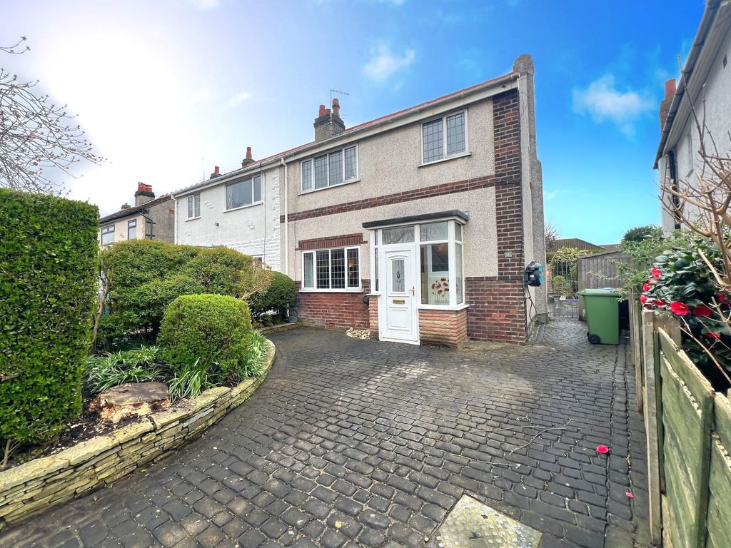 3 bed semidetached house for sale in Sandringham Avenue, Thornton FY5