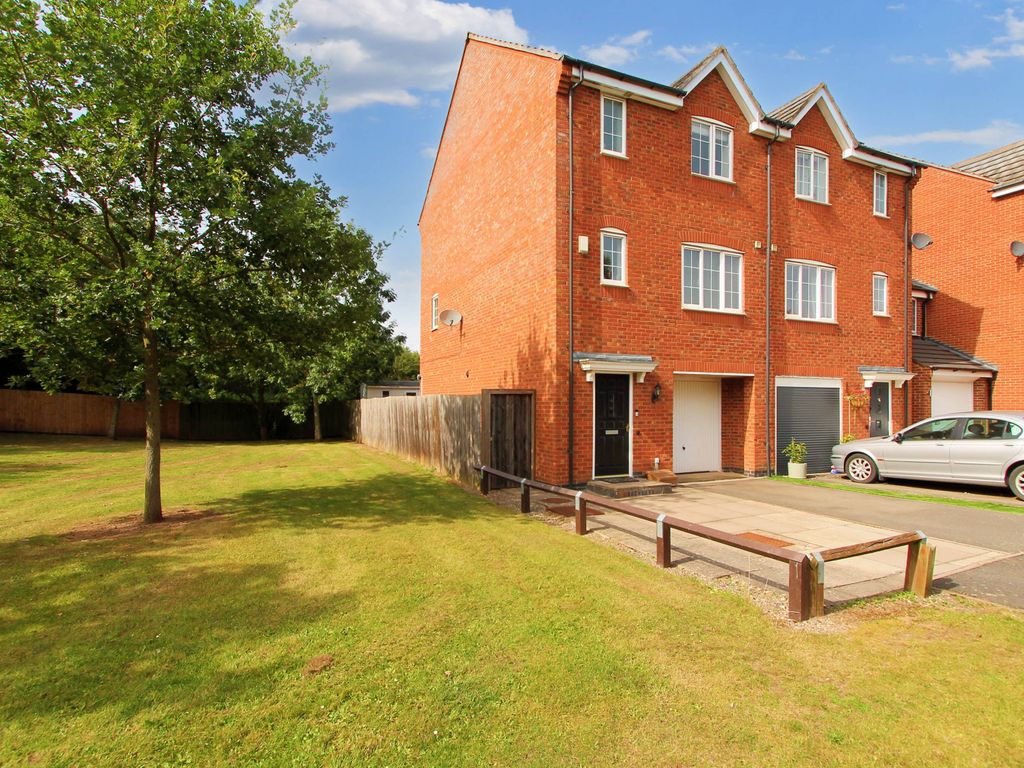 4 bed semidetached house for sale in Erringtons Close, Oadby