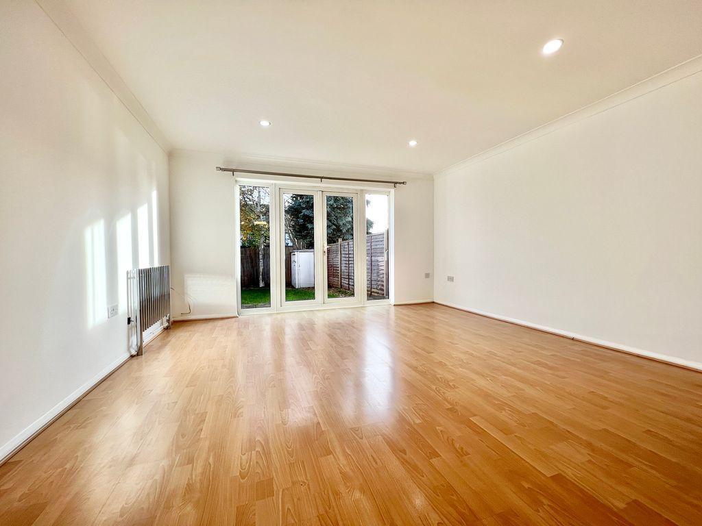 3 bed terraced house for sale in Thistledown, Gravesend DA12 Zoopla