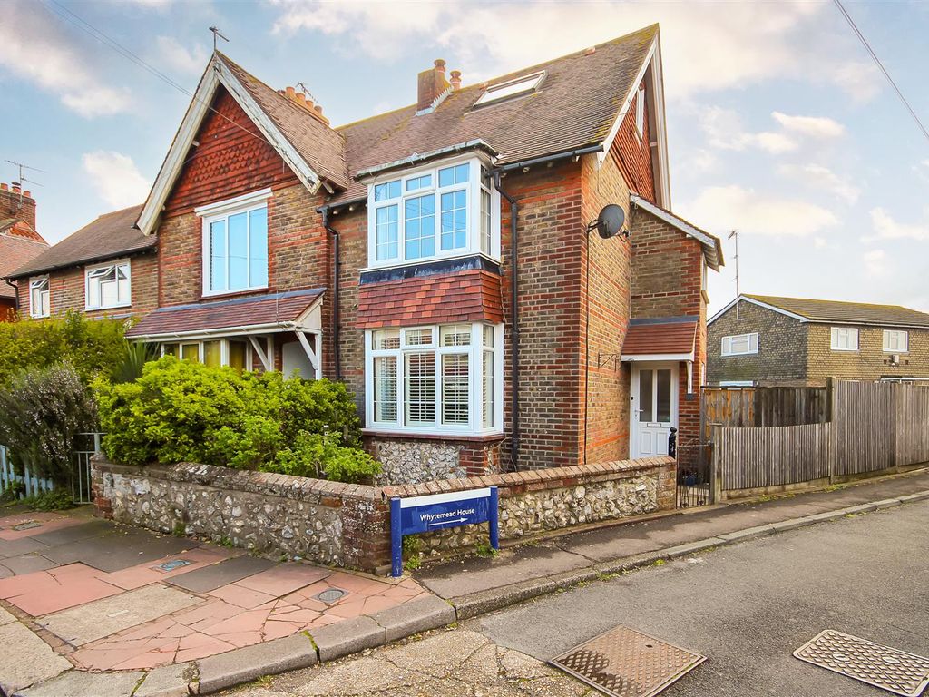 4 bed end terrace house for sale in Penfold Road, Broadwater, Worthing