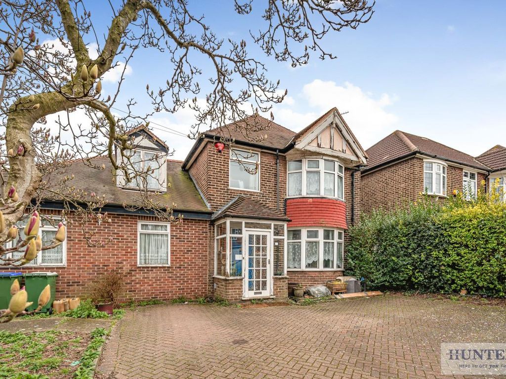 6 bed detached house for sale in Erith Road, Barnehurst, Bexleyheath