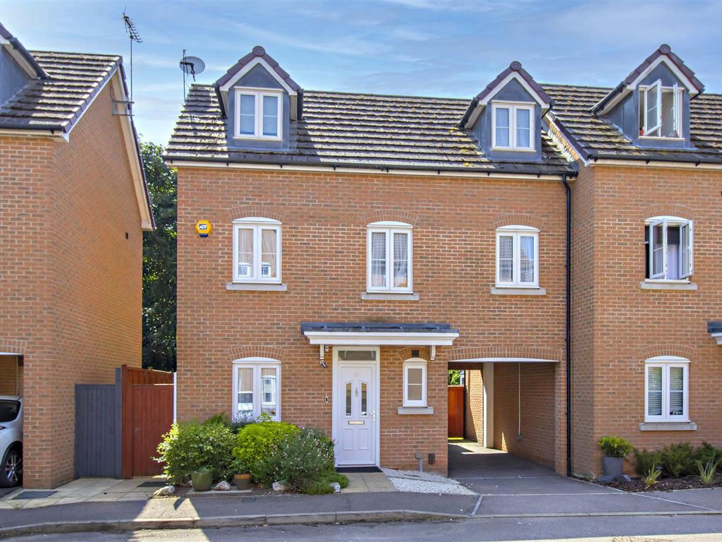 3 bed semidetached house for sale in Curo Park, Frogmore, St. Albans