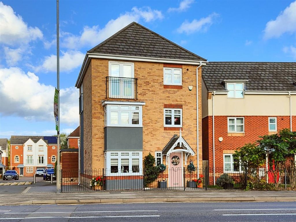 5 bed detached house for sale in Ashgate Road, Hucknall, Nottingham